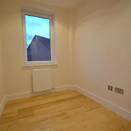 Image 1 - Footwear Solutions, Consort Way, Horley, RH6 7YS, United Kingdom - Apartment for rent
