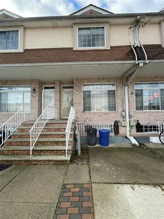 Buy this 3 bed house on 38 Danny Court in New York, NY 10314