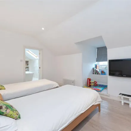 Rent this 4 bed apartment on 5 Lauderdale Road in London, W9 1NF