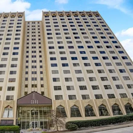 Buy this 1 bed condo on 2479 Peachtree Rd Ne Apt 604 in Atlanta, Georgia