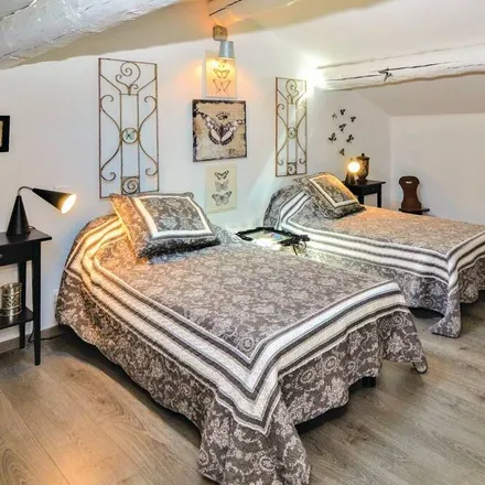 Rent this 4 bed house on Pont-Saint-Esprit in Avenue de la Gare, 30130 Pont-Saint-Esprit