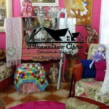 Buy this 4 bed house on Rua Conselheiro Rodrigues Alves in Centro, Guaratinguetá - SP