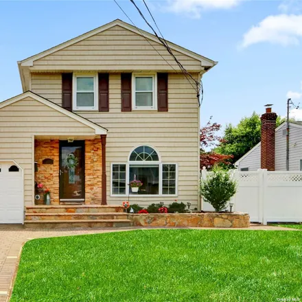 Buy this 3 bed house on 72 Amsterdam Avenue in West Babylon, West Babylon