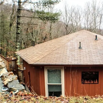Buy this 2 bed house on 199 Village Creek Road in Beech Mountain, NC 28604