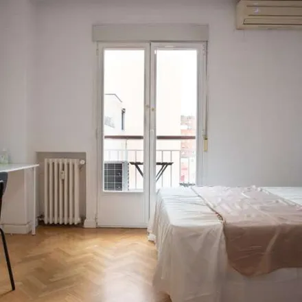 Image 8 - Calle de Fortunata y Jacinta, 28020 Madrid, Spain - Apartment for rent