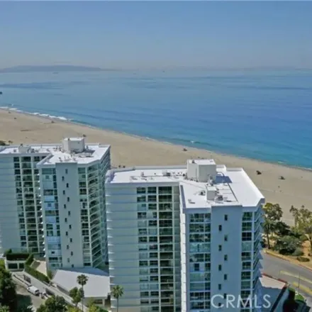 Rent this 3 bed apartment on Ocean Place in Santa Monica, CA 90402
