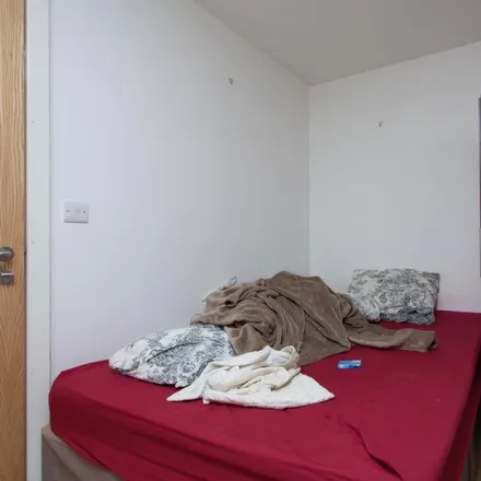 Rent this 6 bed room on Oxford Street in Sheffield, S6 3FG