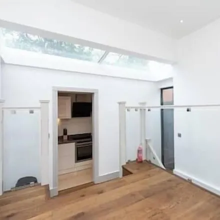 Image 9 - London, NW3 7PE, United Kingdom - House for rent