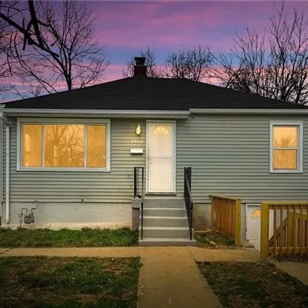 Buy this 3 bed house on 3312 Delavan Avenue in Kansas City, KS 66104