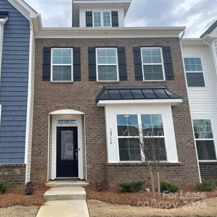 Rent this 3 bed townhouse on unnamed road in Charlotte, NC 08273