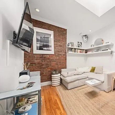 Rent this 3 bed apartment on 102 Christopher Street in New York, NY 10014