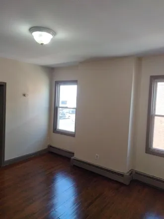Rent this 3 bed house on 474 Wethersfield Avenue in Hartford, CT 06114