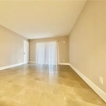 Image 7 - 5323 Summerlin Road, Fort Myers, FL 33919, USA - Condo for rent