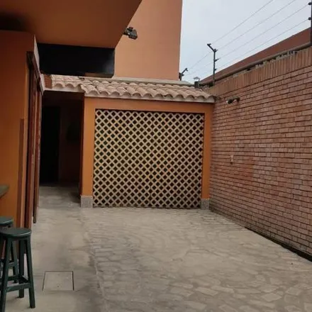 Buy this 13 bed house on Calle Cahuide 252 in Santiago de Surco, Lima Metropolitan Area 15048