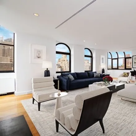 Image 3 - 30 East 76th Street, New York, NY 10021, USA - Condo for sale