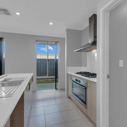 Image 7 - 2 Bradley Street, Lakelands WA 6180, Australia - Apartment for rent