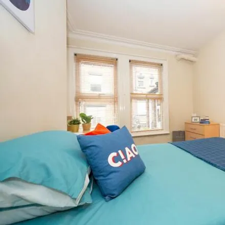 Rent this 7 bed house on 3-37 Headingley Mount in Leeds, LS6 3EW