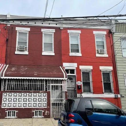 Image 1 - Tavares Grocery, 2801 North Lawrence Street, Philadelphia, PA 19133, USA - Townhouse for sale