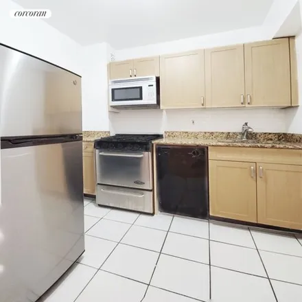 Image 3 - 401 W 56th St Apt 5G, New York, 10019 - Apartment for rent