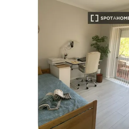 Rent this 2 bed room on Rua do Sacramento in 2670-372 Loures, Portugal
