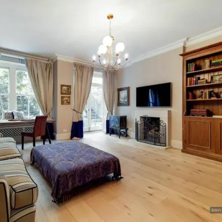 Rent this 3 bed apartment on Lincoln House in Basil Street, London