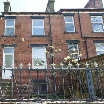 Buy this 3 bed townhouse on Park View in Pudsey, LS13 3PG