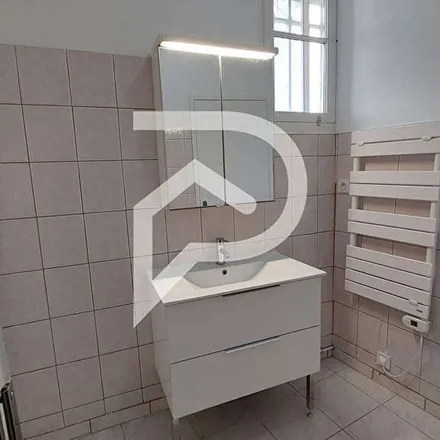 Rent this 3 bed apartment on 1 Place de l'Hôtel de Ville in 30000 Nîmes, France