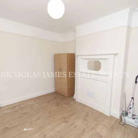 Image 1 - Dominion Centre, High Road, London, N22 6DS, United Kingdom - Room for rent