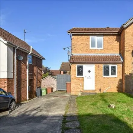 Rent this 2 bed house on Heron Close in Wellingborough, NN8 4UN