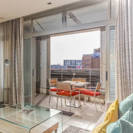 Image 2 - Harbour Edge, Hospital Street, Cape Town Ward 115, Cape Town, 8001, South Africa - Apartment for rent