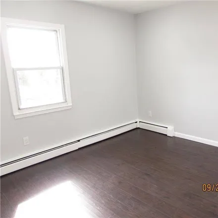 Image 9 - 54 Farquhar Avenue, Bryn Mawr Park, City of Yonkers, NY 10701, USA - House for rent