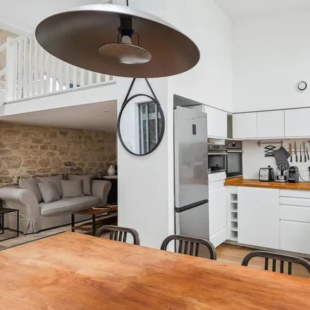 Rent this 2 bed apartment on Direction Régionale des Finances Publiques d'Île-de-France et de Paris - Site Réaumur in 94 Rue Réaumur, 75002 Paris