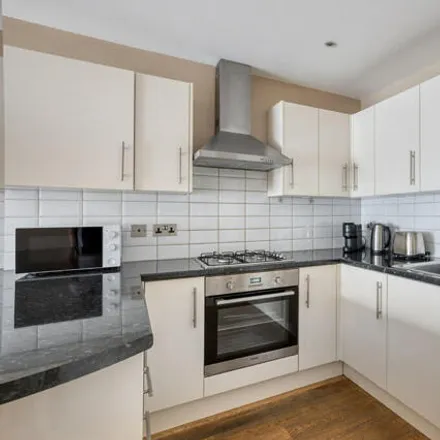 Image 5 - 18 Notting Hill Gate, London, W8 4QY, United Kingdom - Room for rent