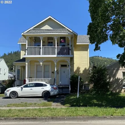 Buy this 7 bed house on Southeast Haynes Avenue in Roseburg, OR 97470