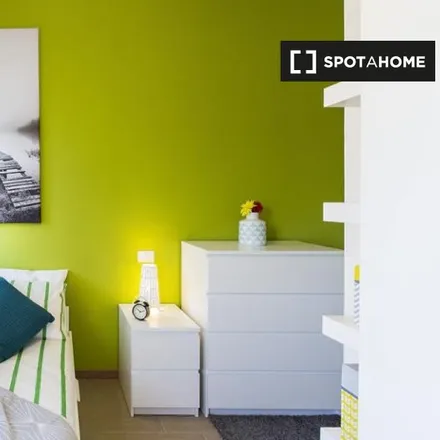 Rent this 3 bed room on Pio Albergo Trivulzio in Viale Ergisto Bezzi, 20146 Milan MI