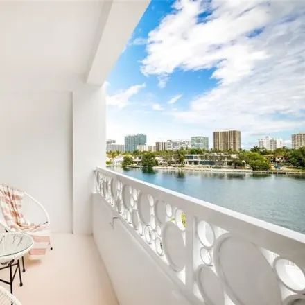 Image 1 - 9881 East Bay Harbor Drive, Bay Harbor Islands, Miami-Dade County, FL 33154, USA - Condo for rent