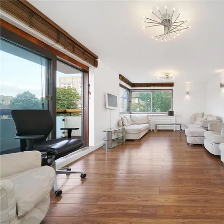 Rent this 3 bed apartment on Southbury in 144 Loudoun Road, London
