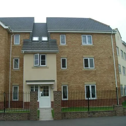 Rent this 2 bed room on Linden Road in Luton, LU4 9QZ