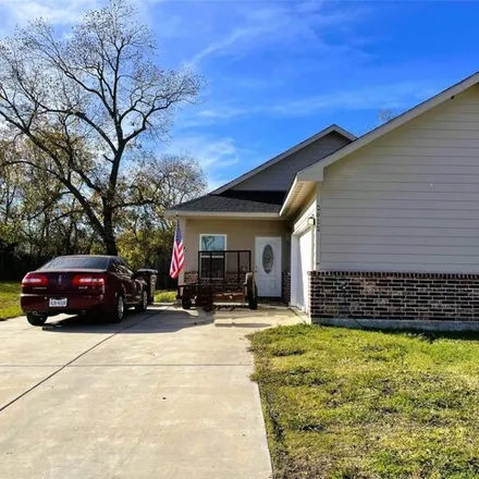 Rent this 3 bed house on 2612 Texas Street in Greenville, TX 75401