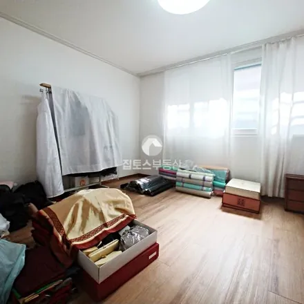 Rent this 3 bed apartment on 서울특별시 강남구 삼성동 39-13