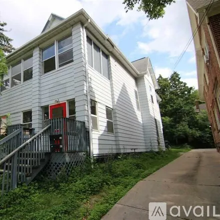 Rent this 5 bed house on 1915 University Avenue