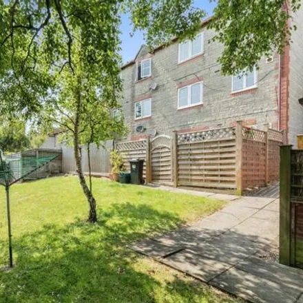 Image 2 - 16 Muirfield, Warmley, BS30 8GQ, United Kingdom - Apartment for sale