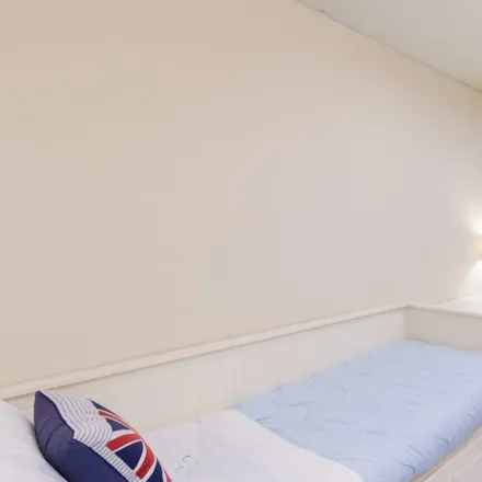 Rent this 4 bed room on Carrer de París in 43, 08001 Barcelona