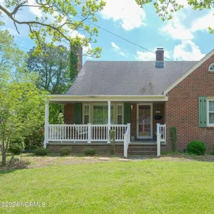 Buy this 3 bed house on 375 West Queen Street in Edenton, NC 27932
