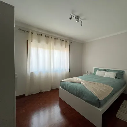 Rent this 1 bed room on Baha'i in Rua Pinto Aguiar, 4400-010 Vila Nova de Gaia