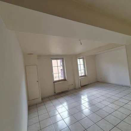 Image 2 - 7 Place de la Barre, 71000 Mâcon, France - Apartment for rent