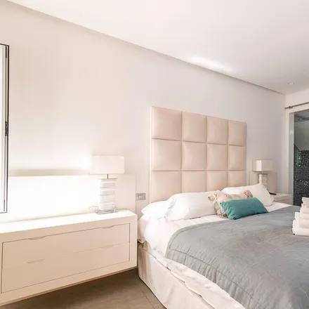 Rent this 3 bed house on la Malva-rosa - Gran Canària in Carrer de Gran Canària, 46011 Valencia