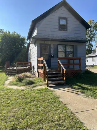 Buy this 2 bed house on 407 North Lincoln Street in Aberdeen, SD 57401