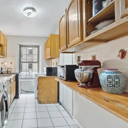 Image 3 - 1100 Grand Concourse, New York, NY 10456, USA - Apartment for sale