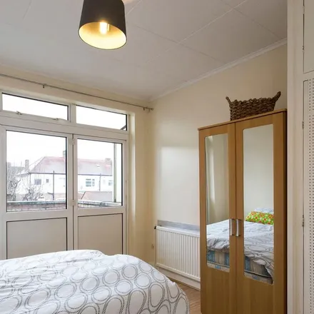 Rent this 1 bed apartment on Kathleen Avenue in London, W3 0BN